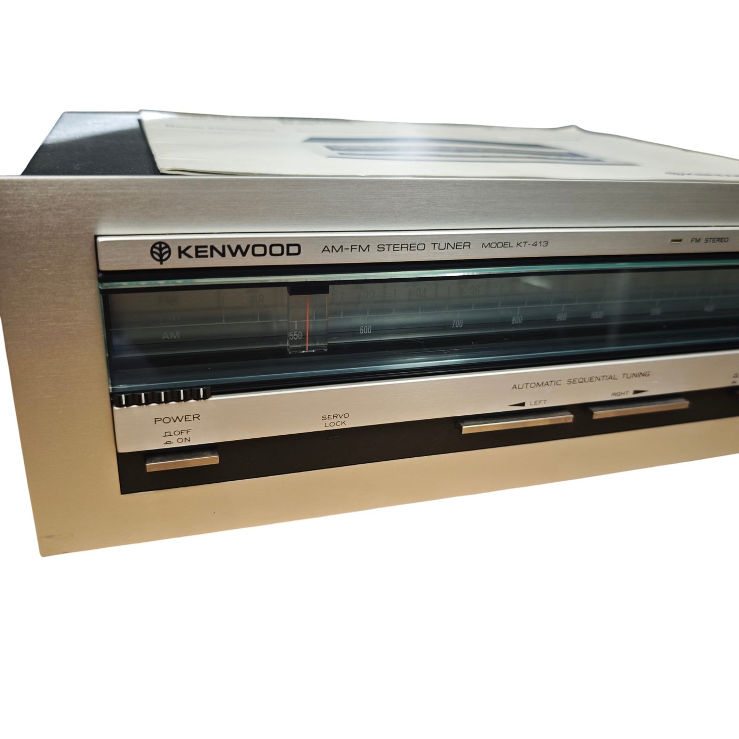 vintage Kenwood KT-413 AM-FM-Stereo-Tuner in silberner Ausführung mit analoger Skala