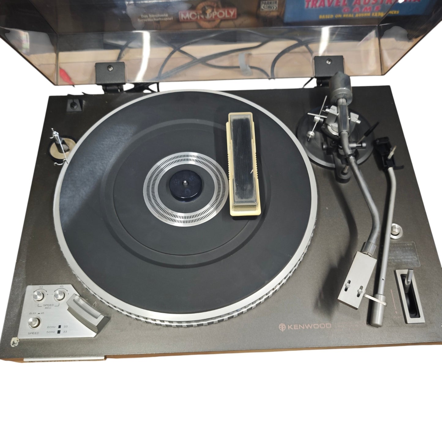 Kenwood KD-3070, ein klassischer Vintage-Plattenspieler mit Direktantrieb und Halbautomatik aus den späten 1970er