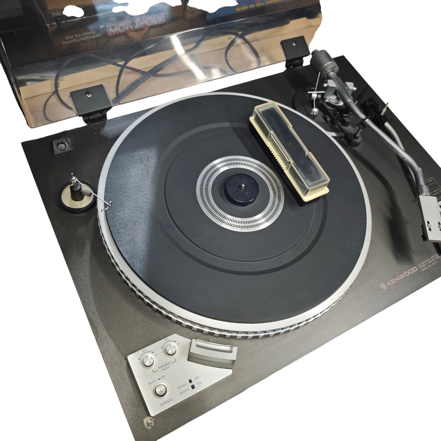 Kenwood KD-3070, ein klassischer Vintage-Plattenspieler mit Direktantrieb und Halbautomatik aus den späten 1970er