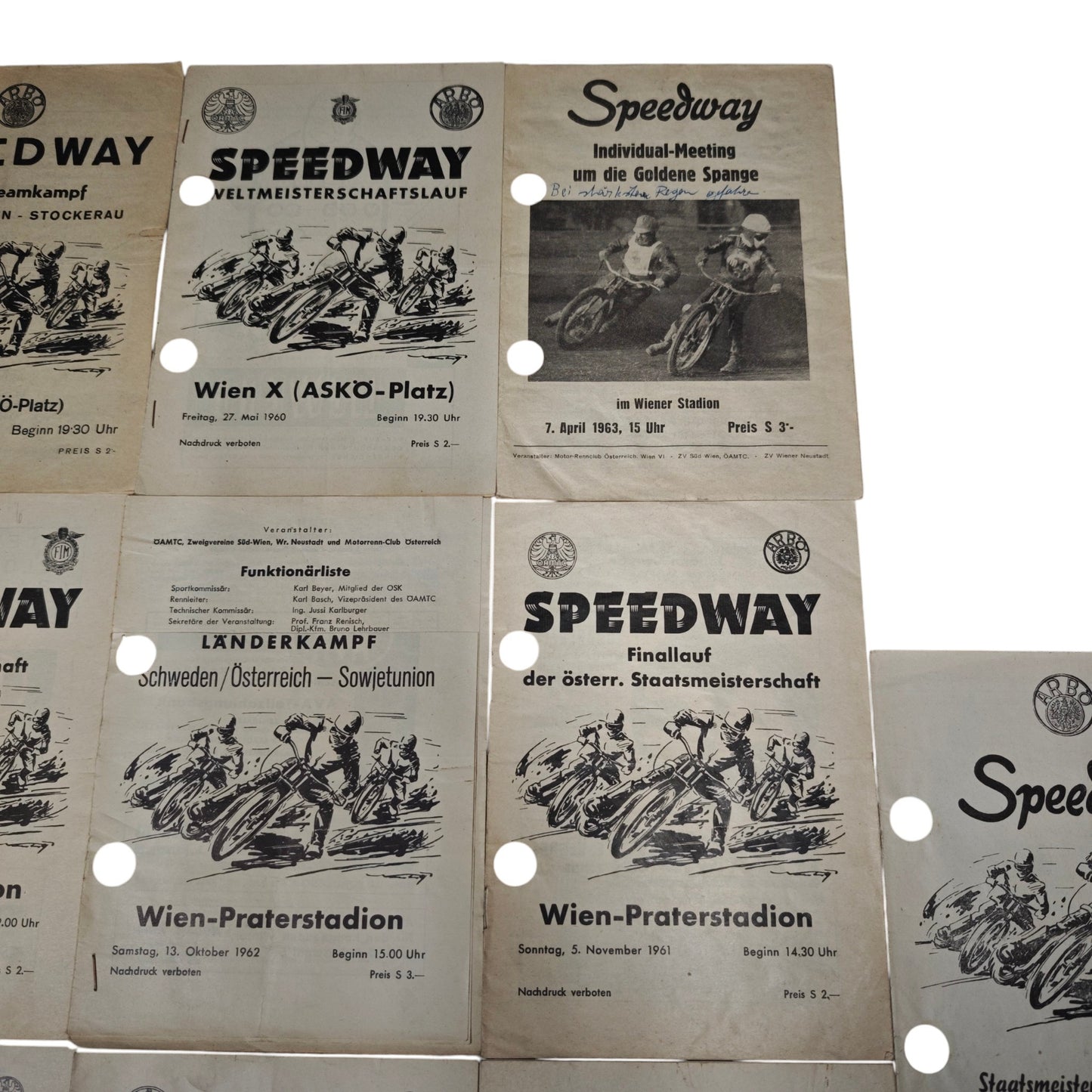 Programmhefte stammen aus den Jahren 1960 bis 1962 und dokumentieren internationale Speedway- und Weltmeisterschafts-Rennen im Wiener Praterstadion sowie im Stadion Wien X
