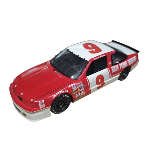 NASCAR-Modellauto mit der Startnummer 9 Clifford Allison Bausatz zusammengebaut