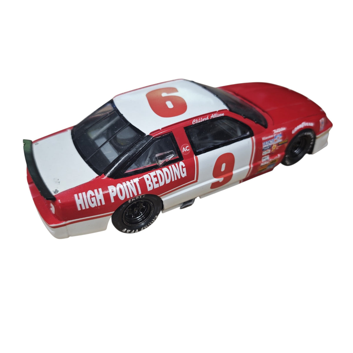 NASCAR-Modellauto mit der Startnummer 9 Clifford Allison Bausatz zusammengebaut