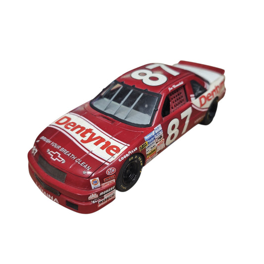 NASCAR-Modellauto Joe Nemechek Startnummer 87 und Dentyne Plastik Bausatz