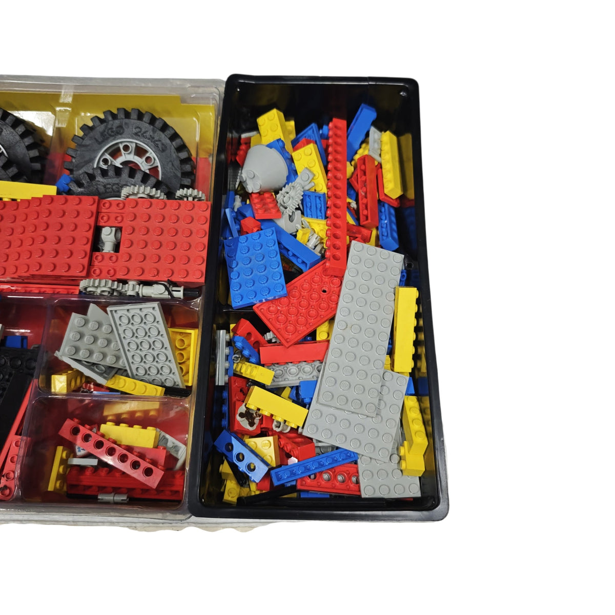 LEGO Technic 8860 Auto Chassis aus dem Jahr 1980  2 Stk.??