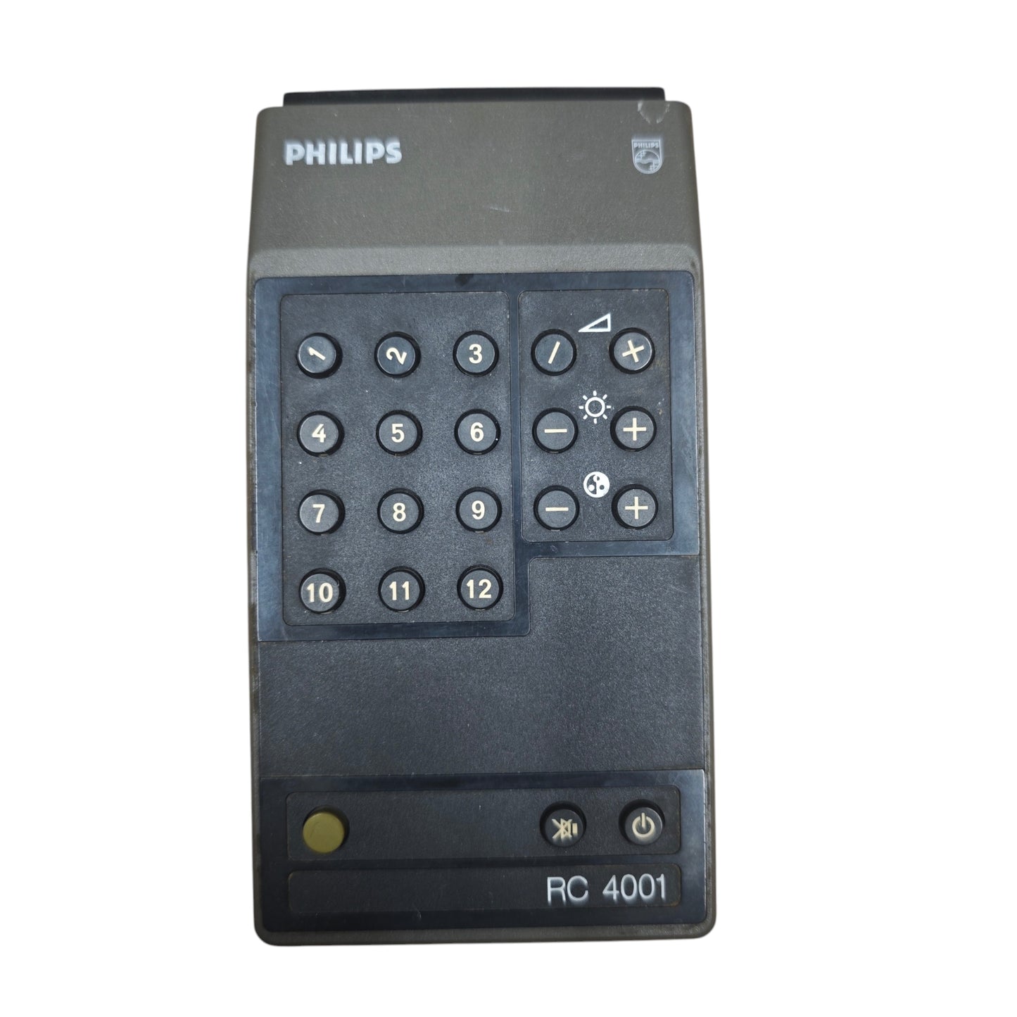 Philips RC 4001 ist eine Vintage-Infrarot-Fernbedienung aus den späten 1970er- oder frühen 1980er-Jahren, die typischerweise für ältere Philips-Fernseher