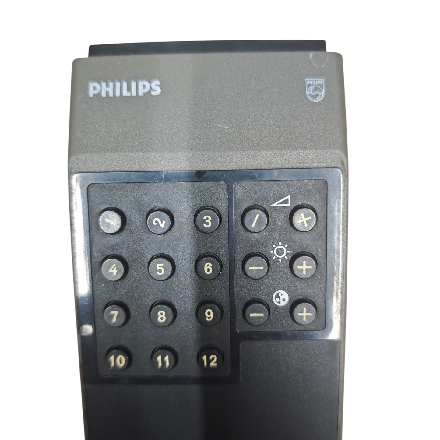 Philips RC 4001 ist eine Vintage-Infrarot-Fernbedienung aus den späten 1970er- oder frühen 1980er-Jahren, die typischerweise für ältere Philips-Fernseher