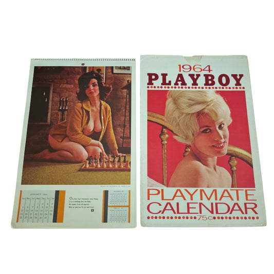 Vintage „1964 Playboy Playmate Calendar“ mit der originalen Schutzhülle und Spiralbindung