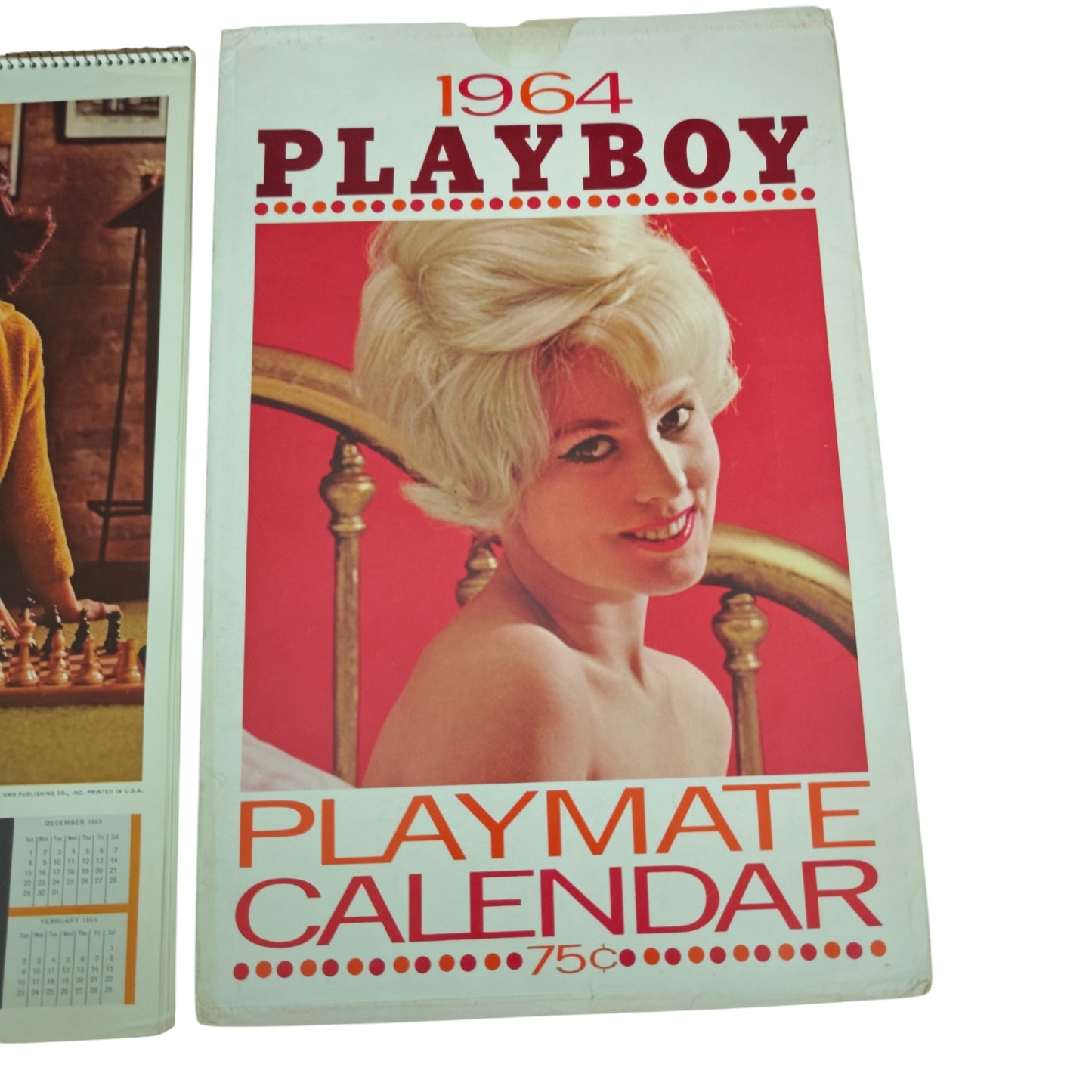 Vintage „1964 Playboy Playmate Calendar“ mit der originalen Schutzhülle und Spiralbindung