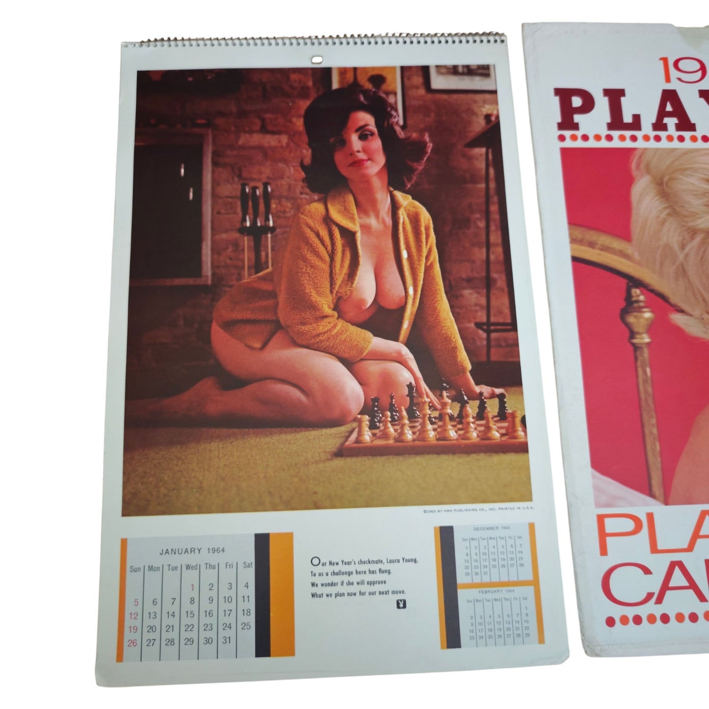 Vintage „1964 Playboy Playmate Calendar“ mit der originalen Schutzhülle und Spiralbindung
