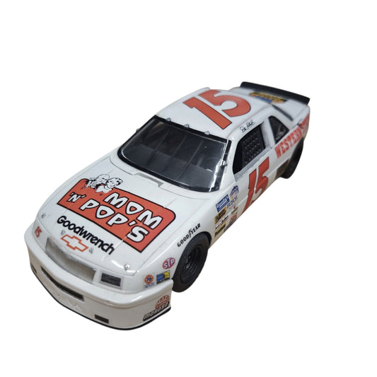 Modellauto NASCAR-Rennwagens Chevrolet Lumina Startnummer 15 Dale Earnhardt  Mom 'n Pop's Western Steer Ken Schrader