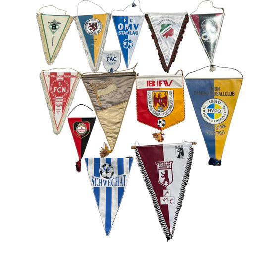 Fußballfahnen verschiedene Fusßballclubs