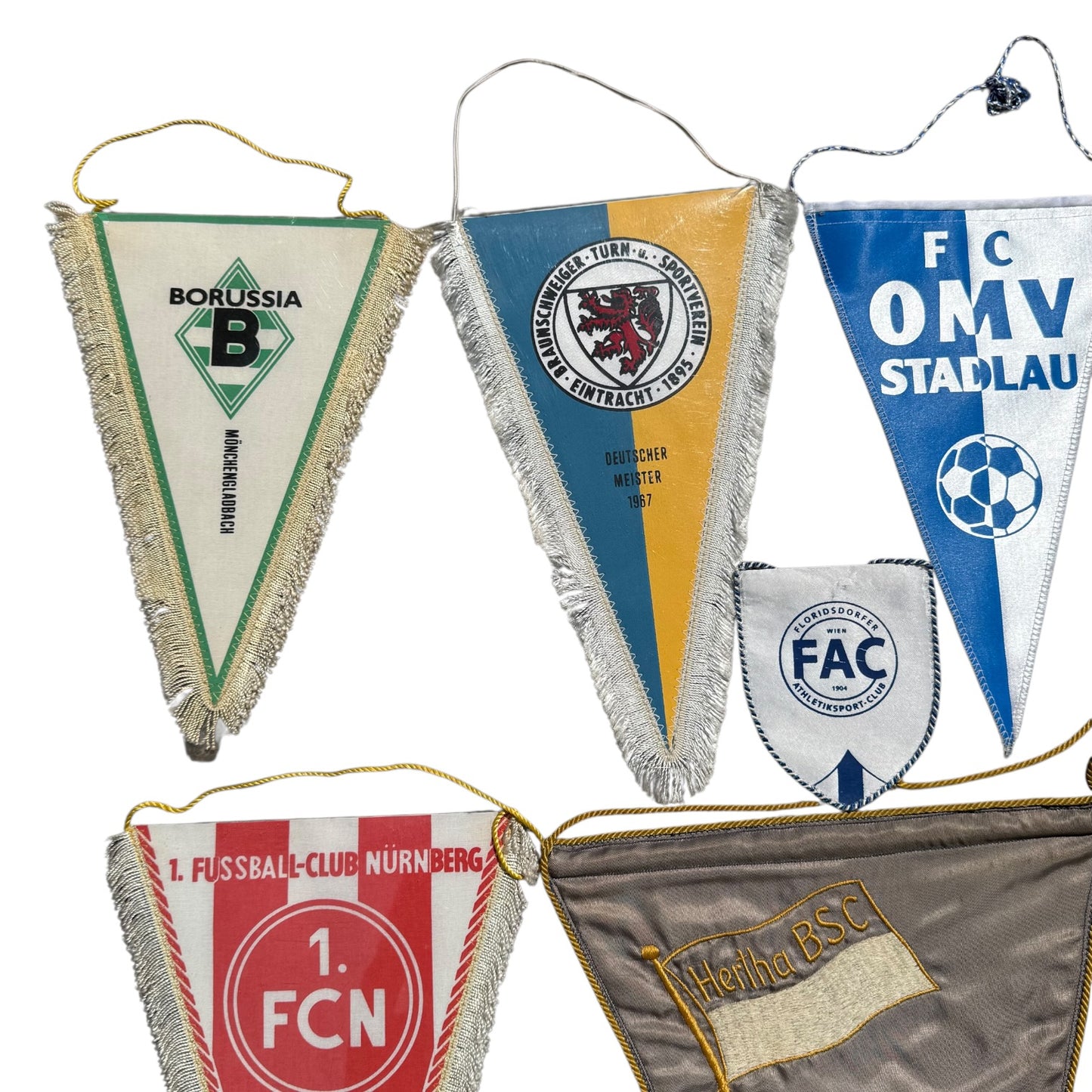 Fußballfahnen verschiedene Fusßballclubs