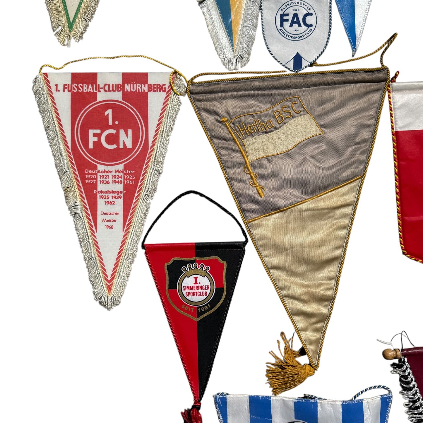 Fußballfahnen verschiedene Fusßballclubs