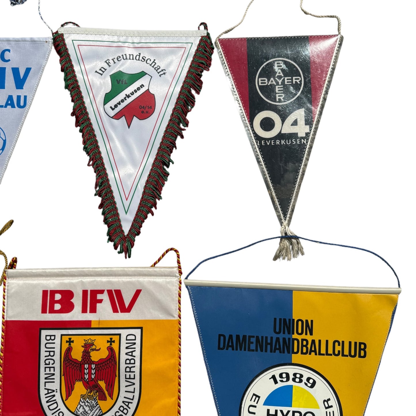 Fußballfahnen verschiedene Fusßballclubs