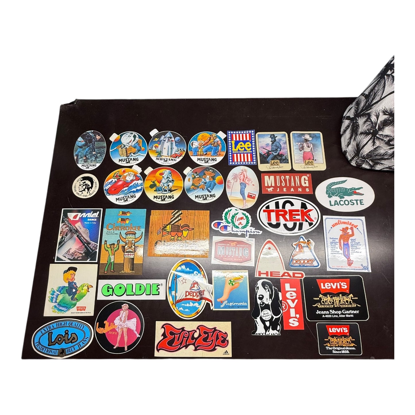 Sticker Mustang Levi’s Lee Lacoste Diesel Konvolut ca 30 Aufkleber